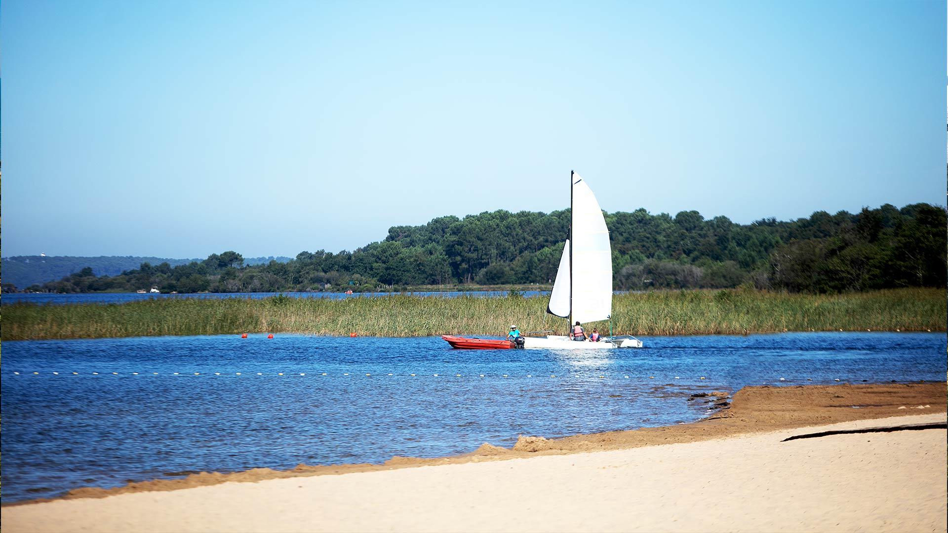 Magnifique plage sur le lac de Parentis en Born